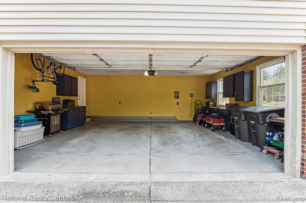 42372 COTSWOLD Court, Northville, MI 48168 — Photo 56