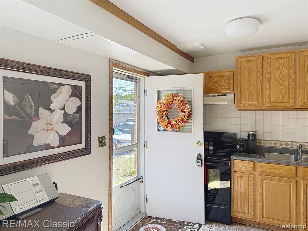 8254 Huntington Street, 43, Westland, MI — Photo 2