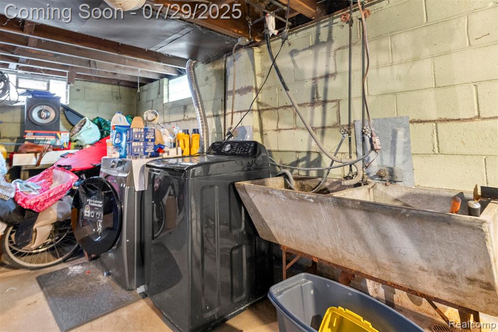 6136 Brace Street, Detroit, MI 48228 — Photo 32