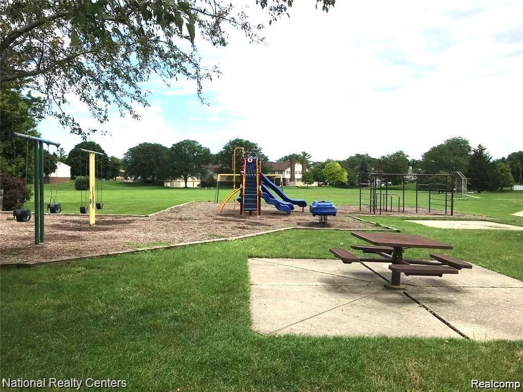 21336 E GLEN HAVEN Circle, Northville, MI 48167 — Photo 26