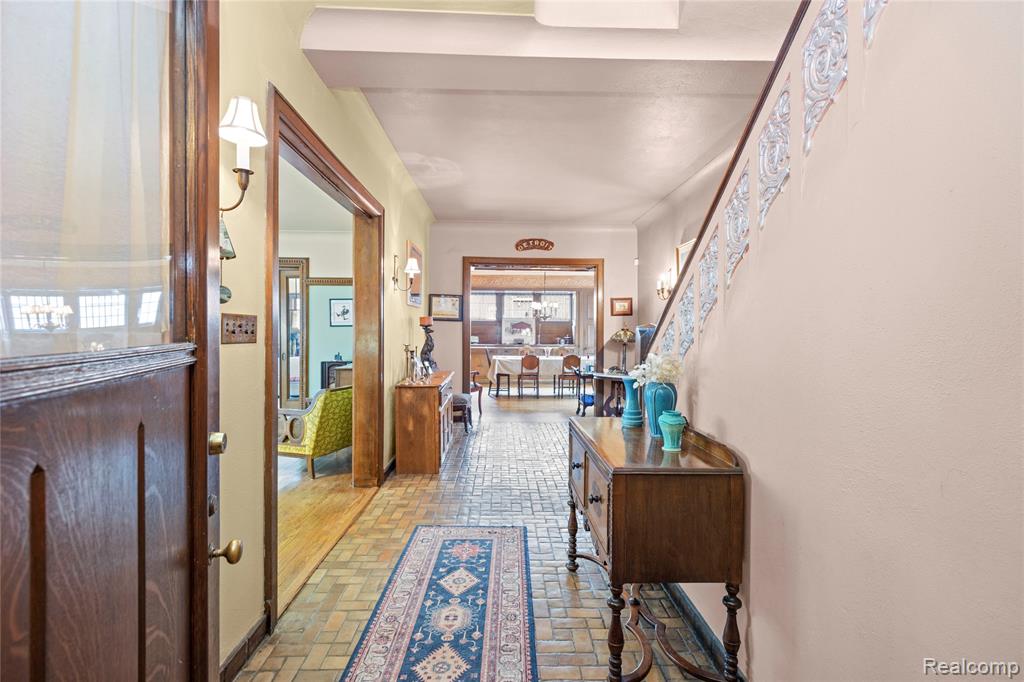 2475 Iroquois Street, Detroit, MI 48214 — Photo 9