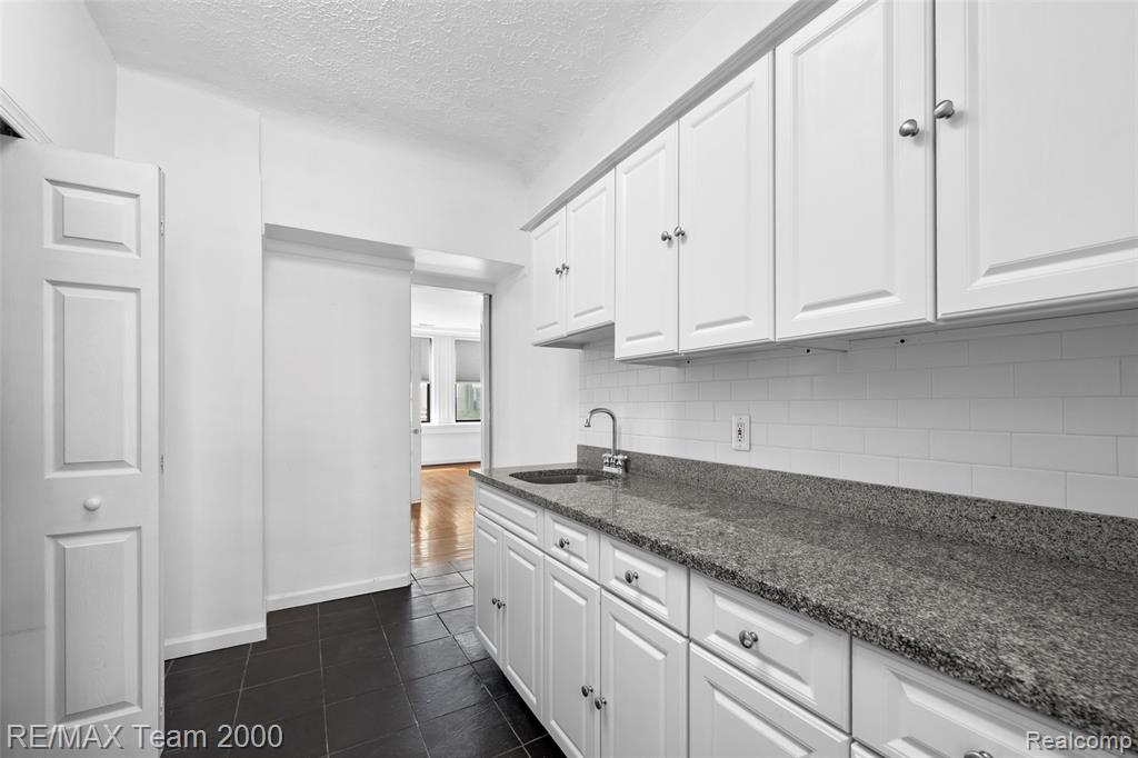 2900 E Jefferson Avenue, 61-C8, Detroit, MI 48207 — Photo 33