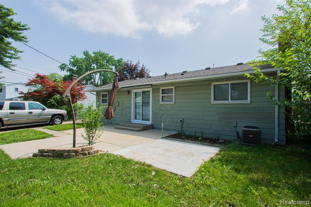 43629 Bockley Drive, Sterling Heights, MI 48313 — Photo 28