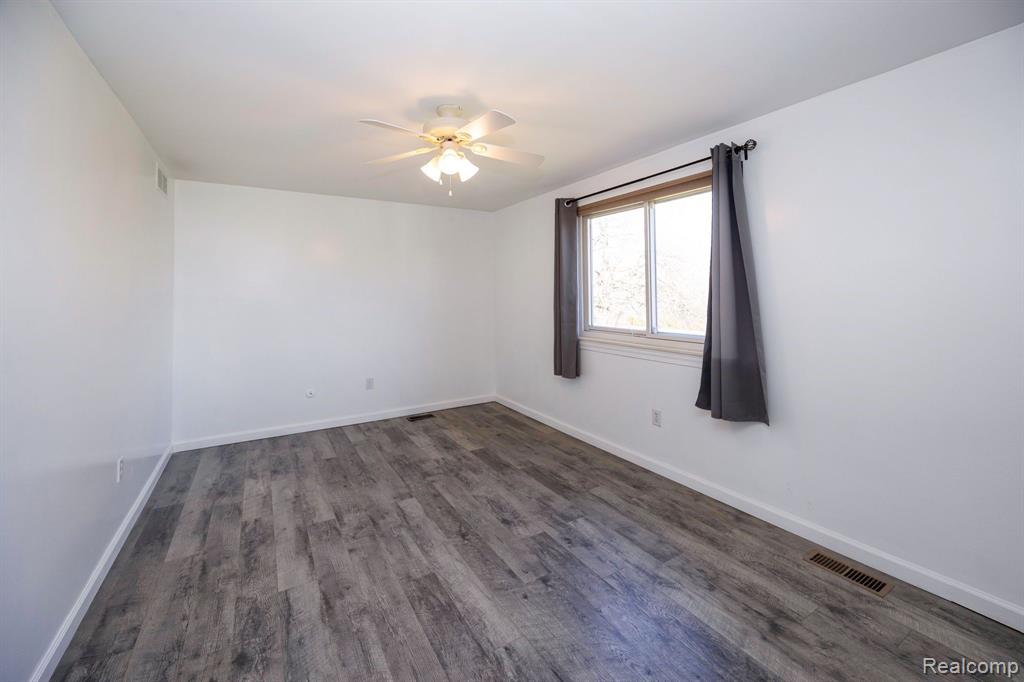 9722 BLAUVELT Drive, Grosse Ile, MI 48138 — Photo 29