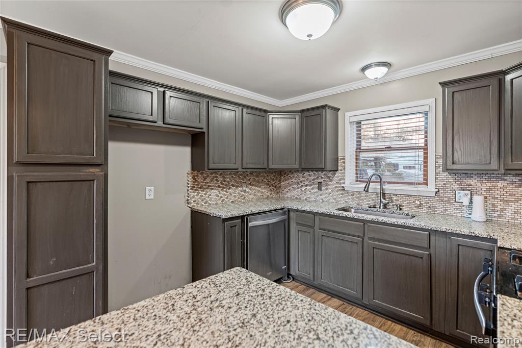 631 Center Street, Chesaning, MI 48616 — Photo 8