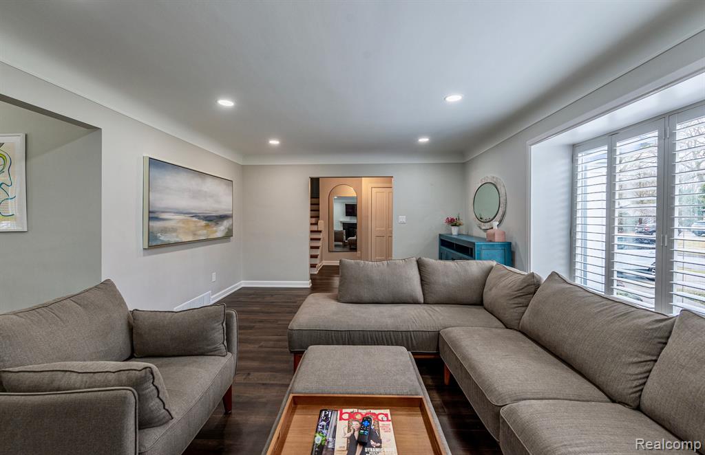 895 S GLENHURST Drive, Birmingham, MI 48009 — Photo 12
