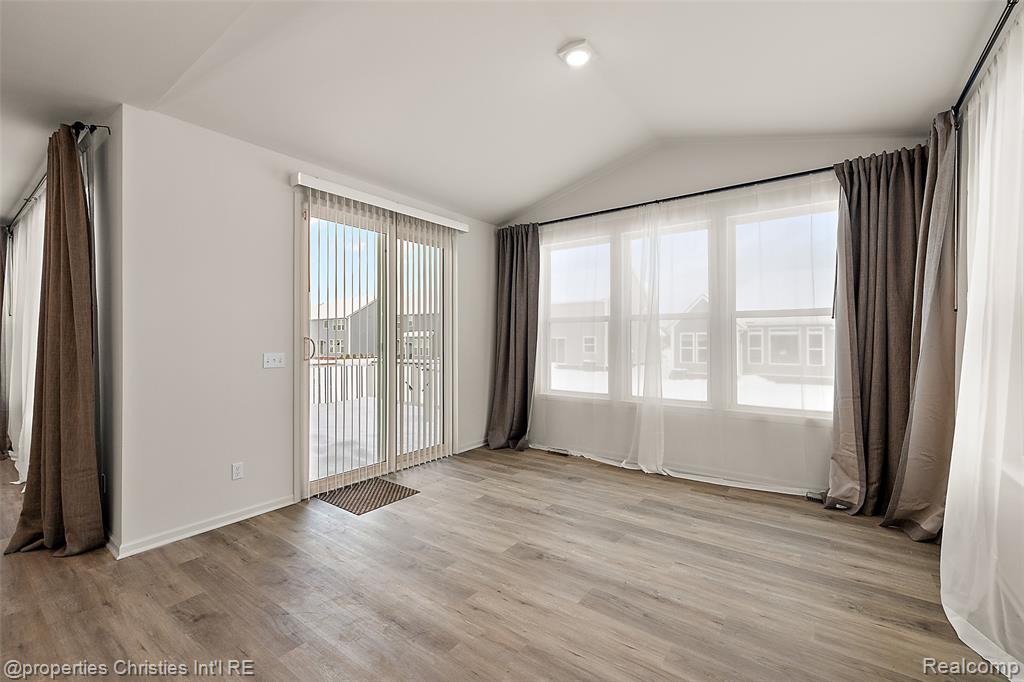 2436 Parkshore Drive, Commerce Twp, MI 48382 — Photo 22