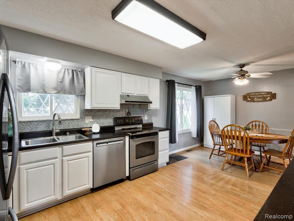 311 Collard Drive, Marysville, MI 48040 — Photo 11