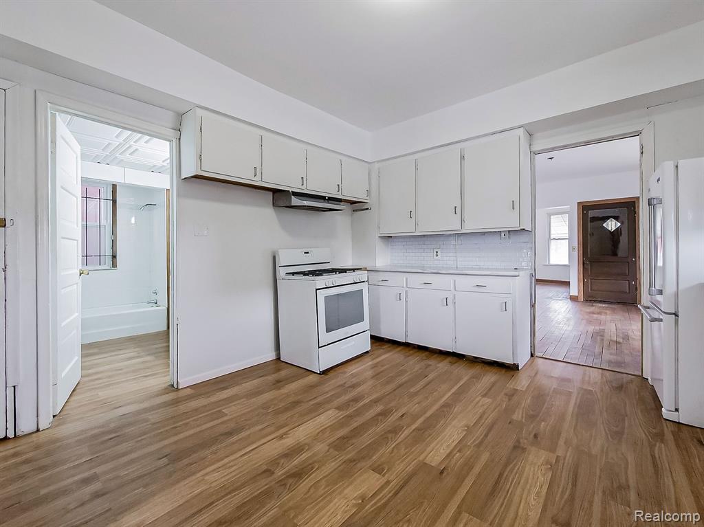 5303 IROQUOIS Street, Detroit, MI 48213 — Photo 8