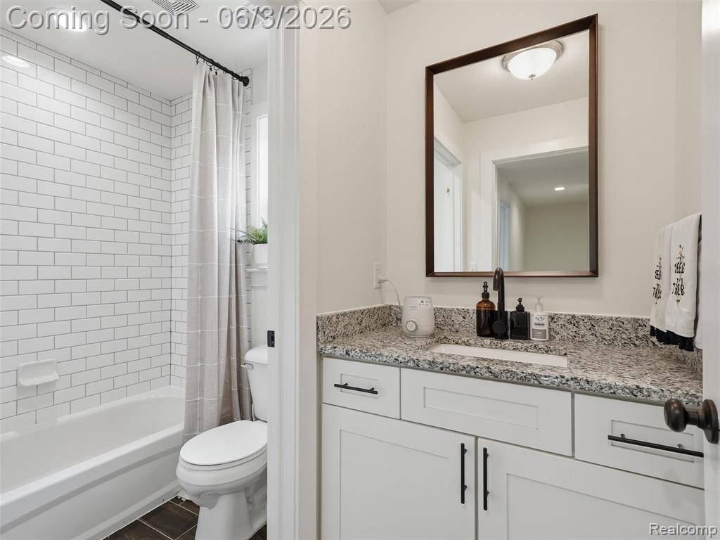 70 W Shevlin Avenue, Hazel Park, MI 48030 — Photo 25