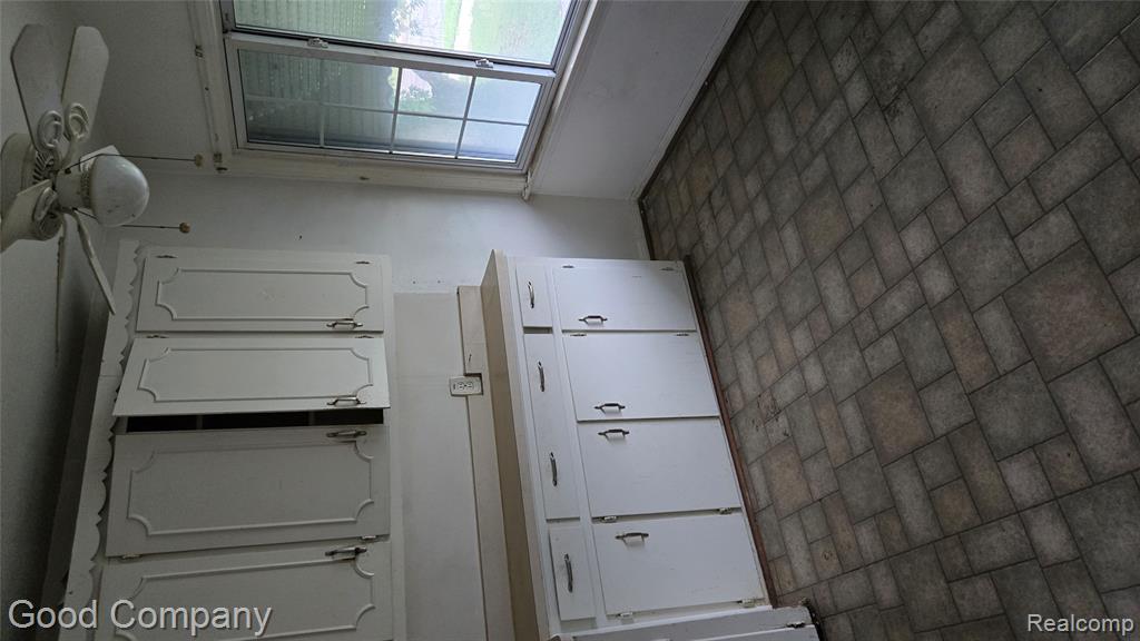 5706 Greenview Avenue, Detroit, MI 48228 — Photo 5