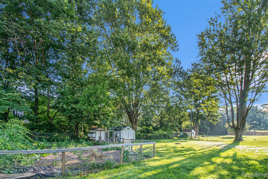 437 E Main Street, Vernon, MI 48476 — Photo 25