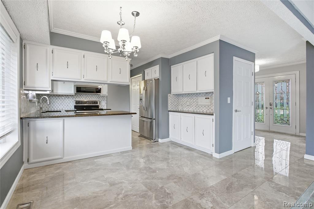 16213 Haverhill Drive, Macomb, MI 48044 — Photo 24