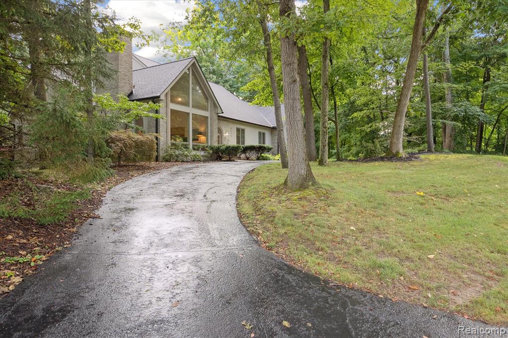 9724 Pine Valley Trail, Brighton, MI 48114 — Photo 2