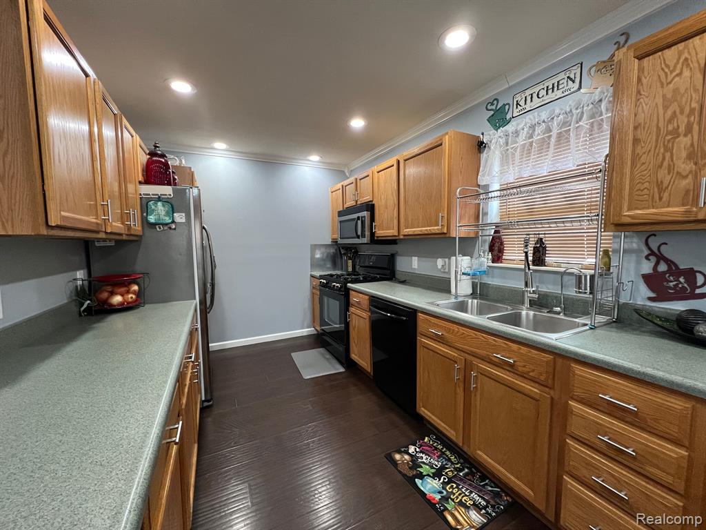 614 STIRLING Street, Pontiac, MI 48340 — Photo 16