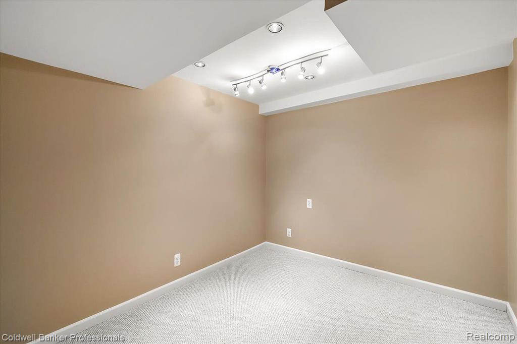 9485 BAYWOOD Drive, Plymouth, MI 48170 — Photo 44