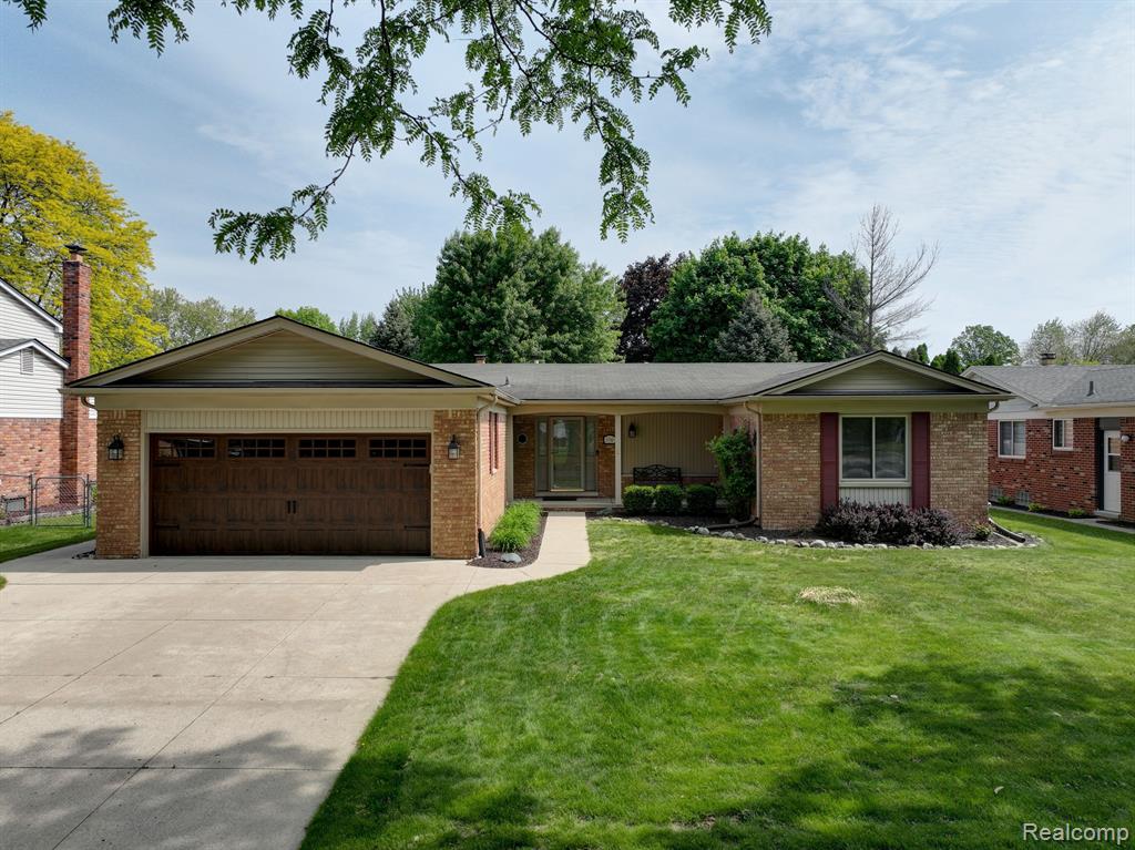 5760 LARKINS Drive, Troy, MI 48085 — Photo 2