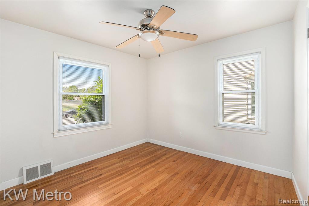 9922 Garfield, Redford, MI 48239 — Photo 16