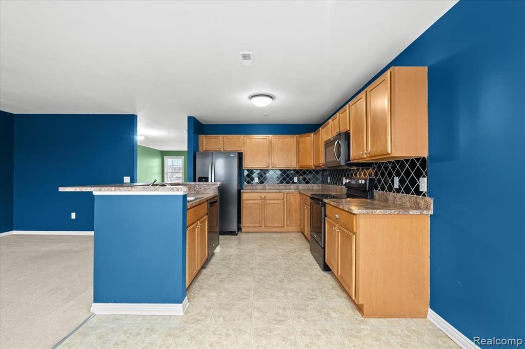 50111 HARDING Street, 121, Canton, MI 48188 — Photo 12