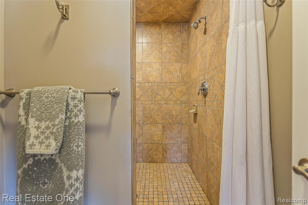 7155 Campbell Mills Court, Brighton, MI 48116 — Photo 35