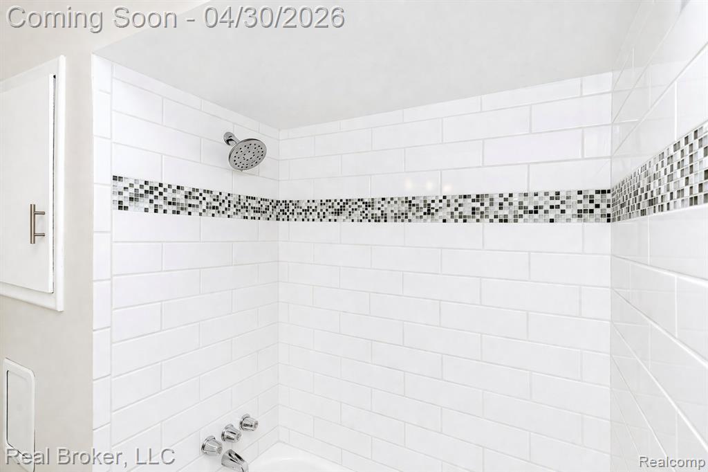 8410 Northfield Boulevard, Oak Park, MI 48237 — Photo 13