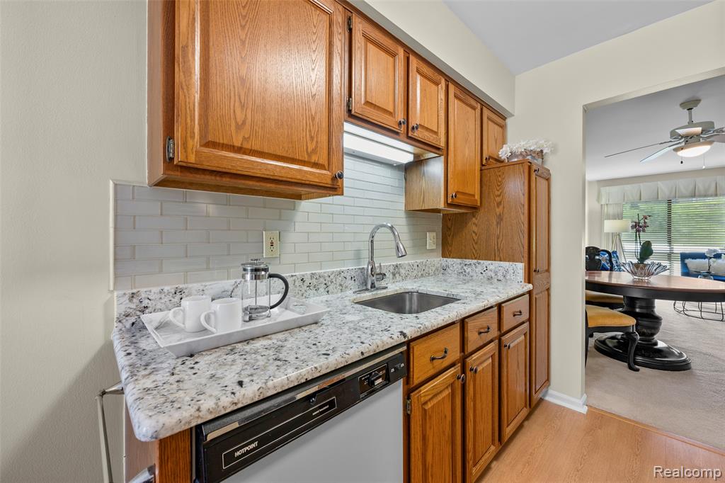 985 Wexford Way, 34, Rochester Hills, MI 48307 — Photo 14