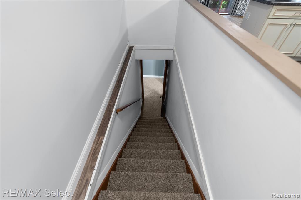 580 Oakbrook Circle, Flushing, MI 48433 — Photo 35