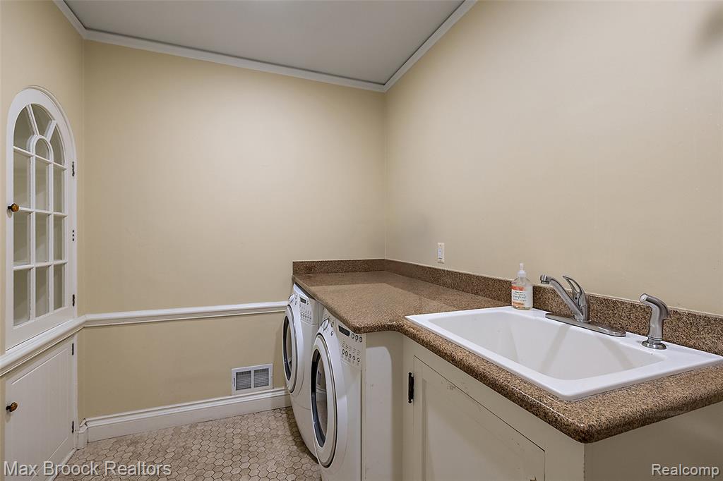 748 Waddington Street, Bloomfield Hills, MI 48301 — Photo 16