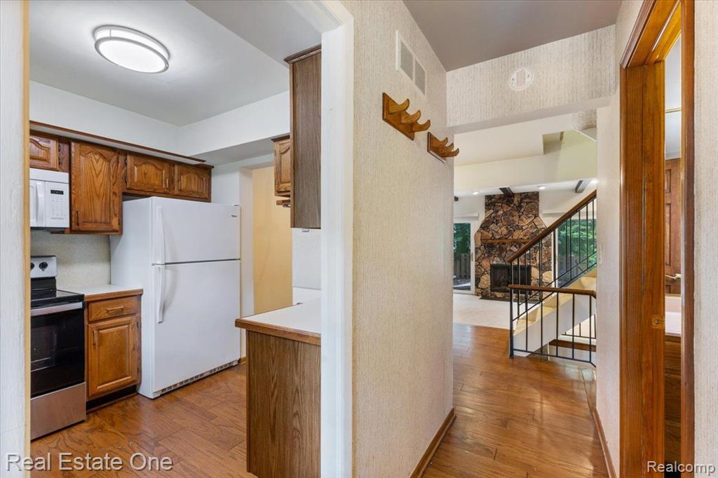 1649 BRENTWOOD Drive, 140, Troy, MI 48098 — Photo 13