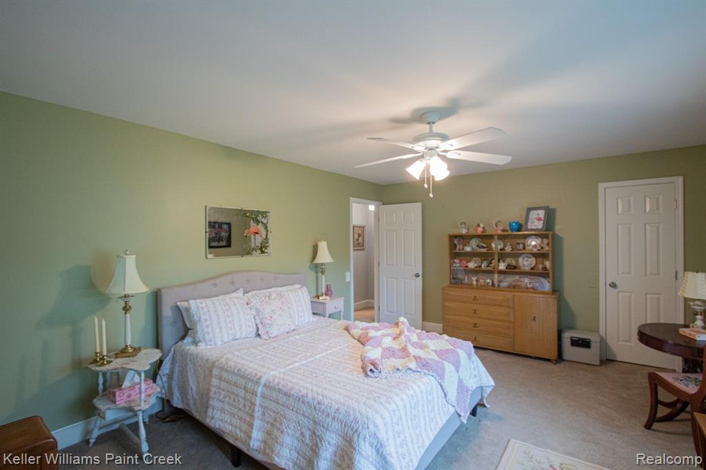42200 LOCHMOOR Street, Clinton Twp, MI 48038 — Photo 18
