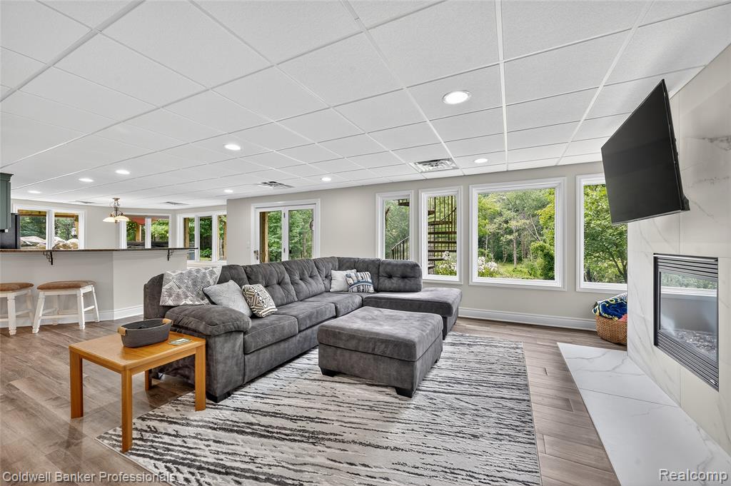 668 E Buell Road, Rochester, MI 48306 — Photo 35