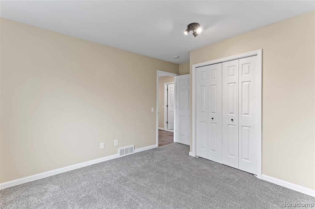 3745 Capitol Way, Highland, MI 48356 — Photo 18