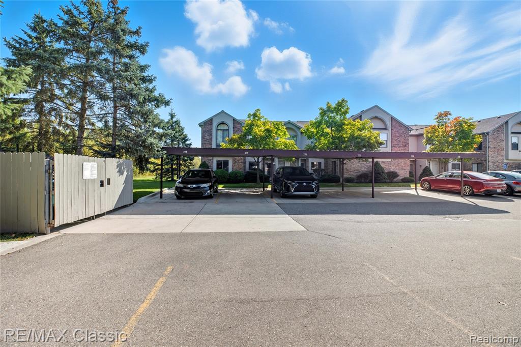 42670 Lilley Pointe Drive, Canton, MI 48187 — Photo 33