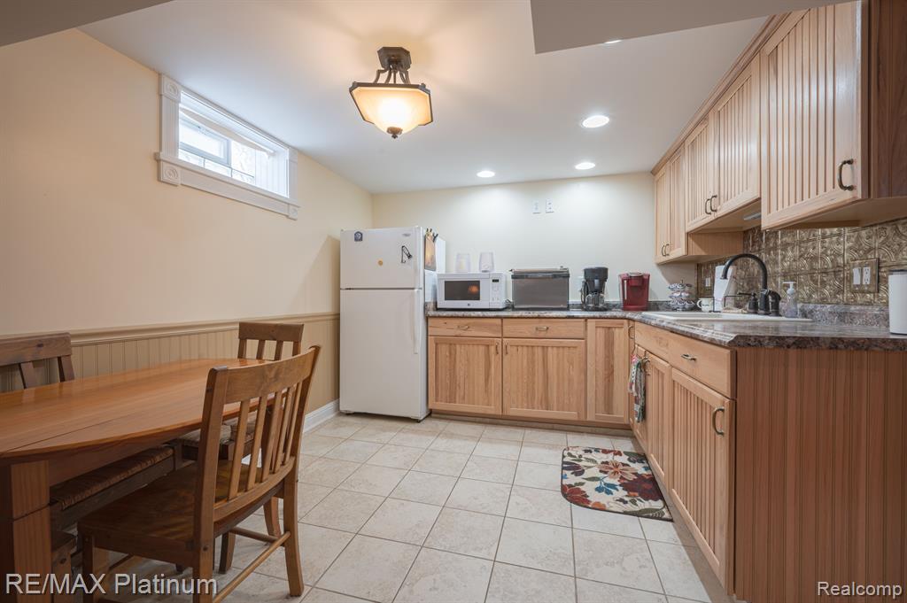 710 MANORDALE Court, Milford, MI 48381 — Photo 38