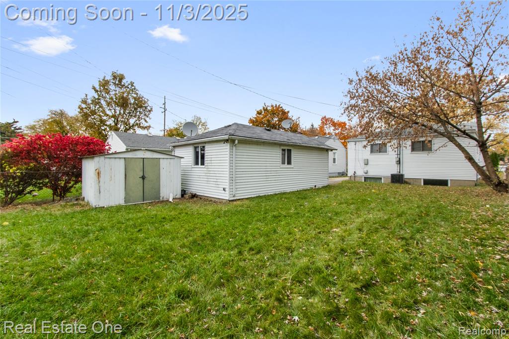 7305 N Silvery Lane, Dearborn Heights, MI 48127 — Photo 16
