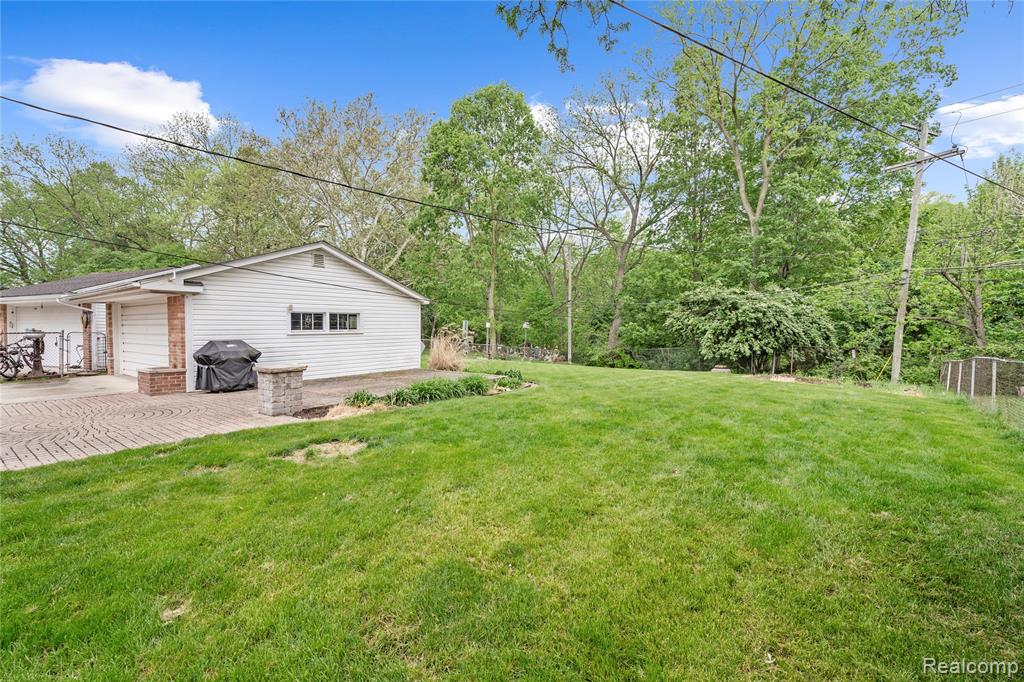 26916 Rouge River Drive, Dearborn Heights, MI 48127 — Photo 48