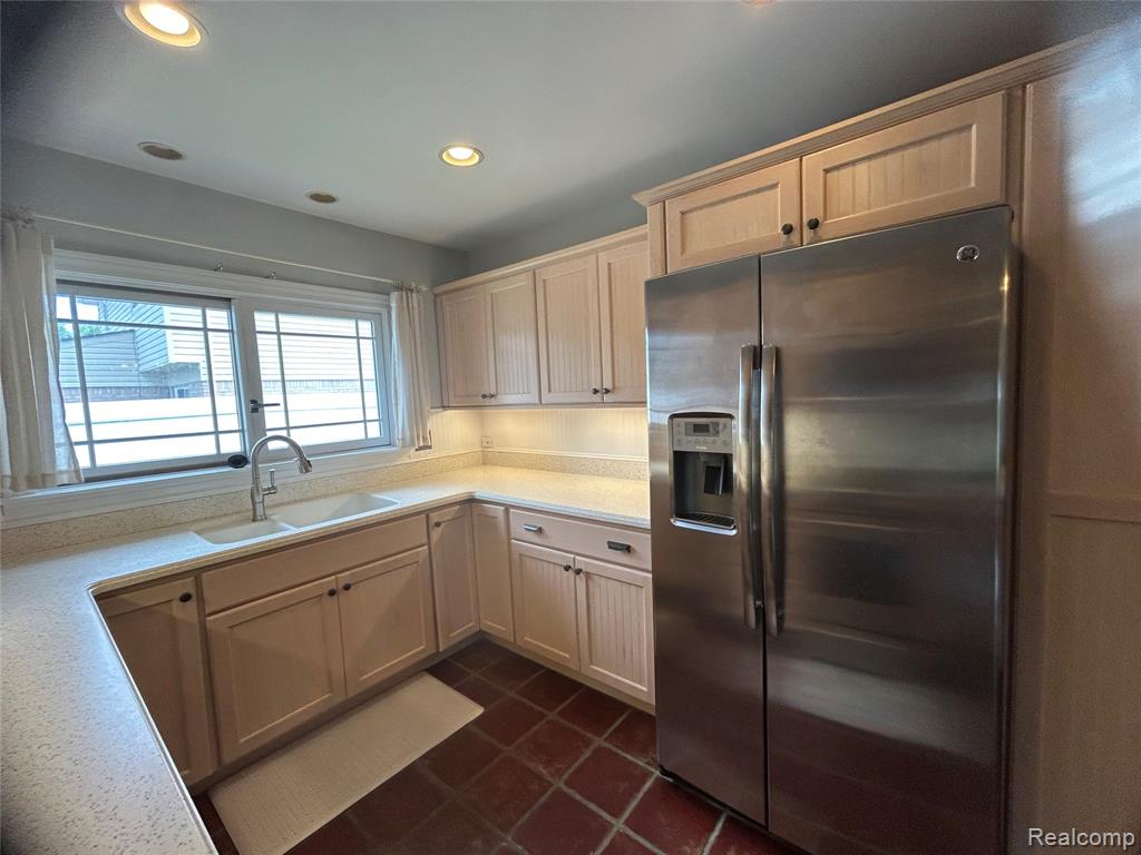 5045 Abington Drive, Troy, MI 48085 — Photo 15