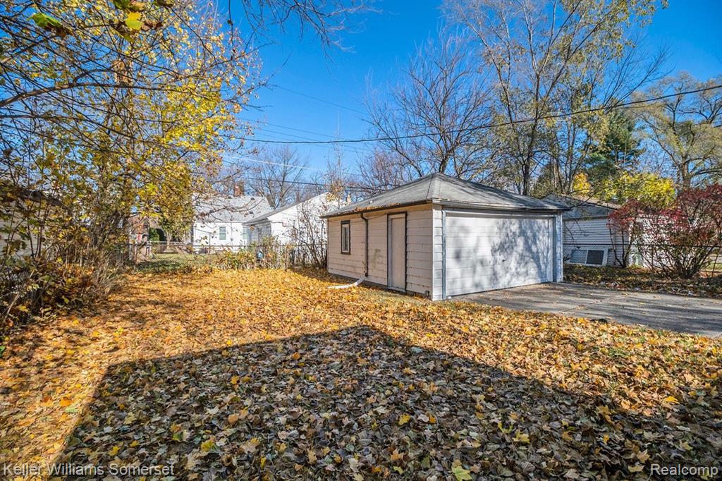 18591 Kingsville Street, Harper Woods, MI 48225 — Photo 3