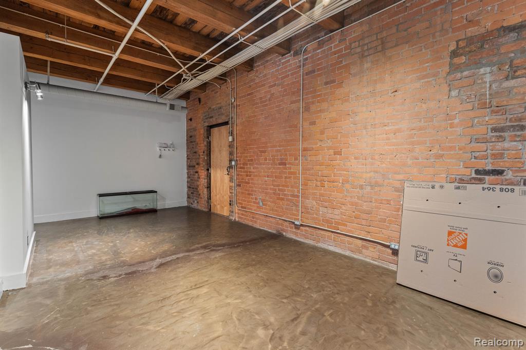 6533 E JEFFERSON Avenue, Detroit, MI 48207 — Photo 5