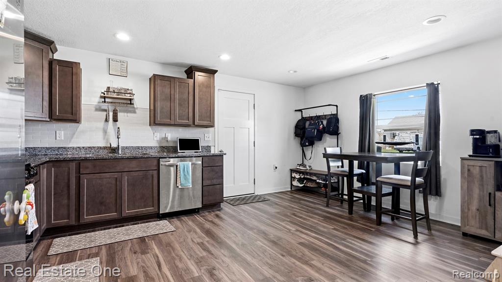 15586 Pine Street, Monroe, MI 48161 — Photo 9