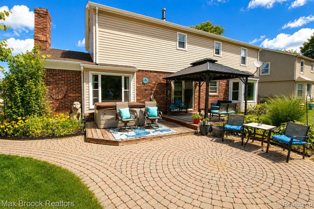 8952 Cynthia Court, Commerce Twp, MI 48382 — Photo 11