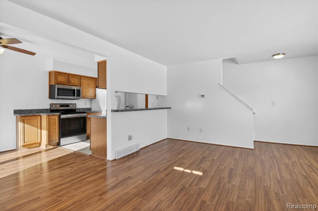 2736 Glenbridge Court, Ann Arbor, MI 48104 — Photo 9