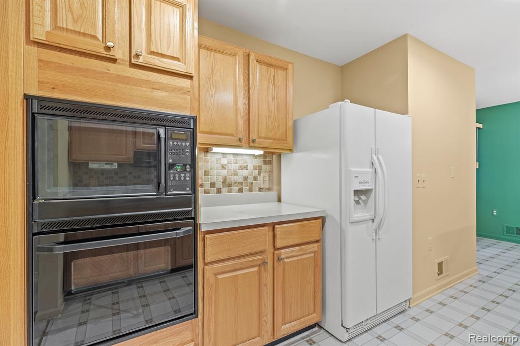21334 MULBERRY Court, 50, Farmington Hills, MI 48336 — Photo 18