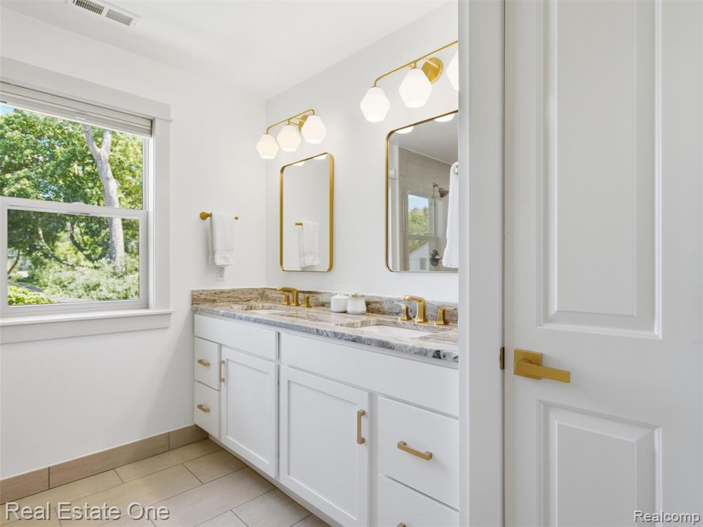 10125 Borgman Avenue, Huntington Woods, MI — Photo 26