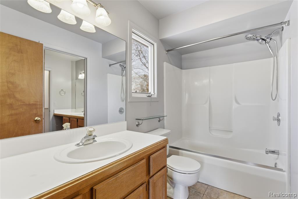 5654 Rowley Boulevard, Waterford, MI 48329 — Photo 20