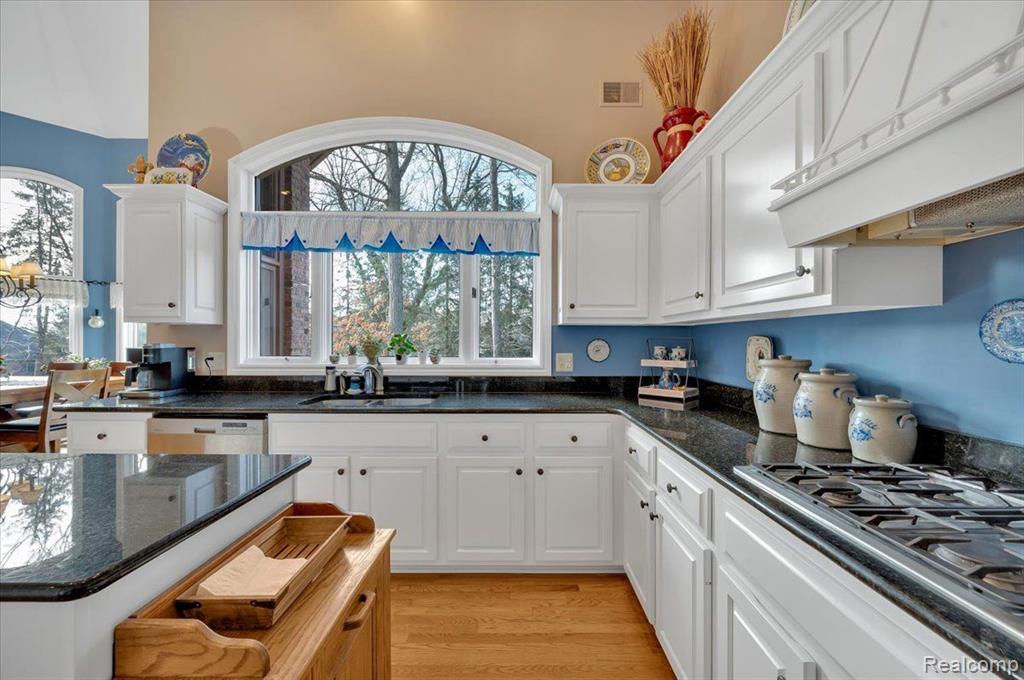 4952 BROOKSIDE Lane, Washington, MI — Photo 17