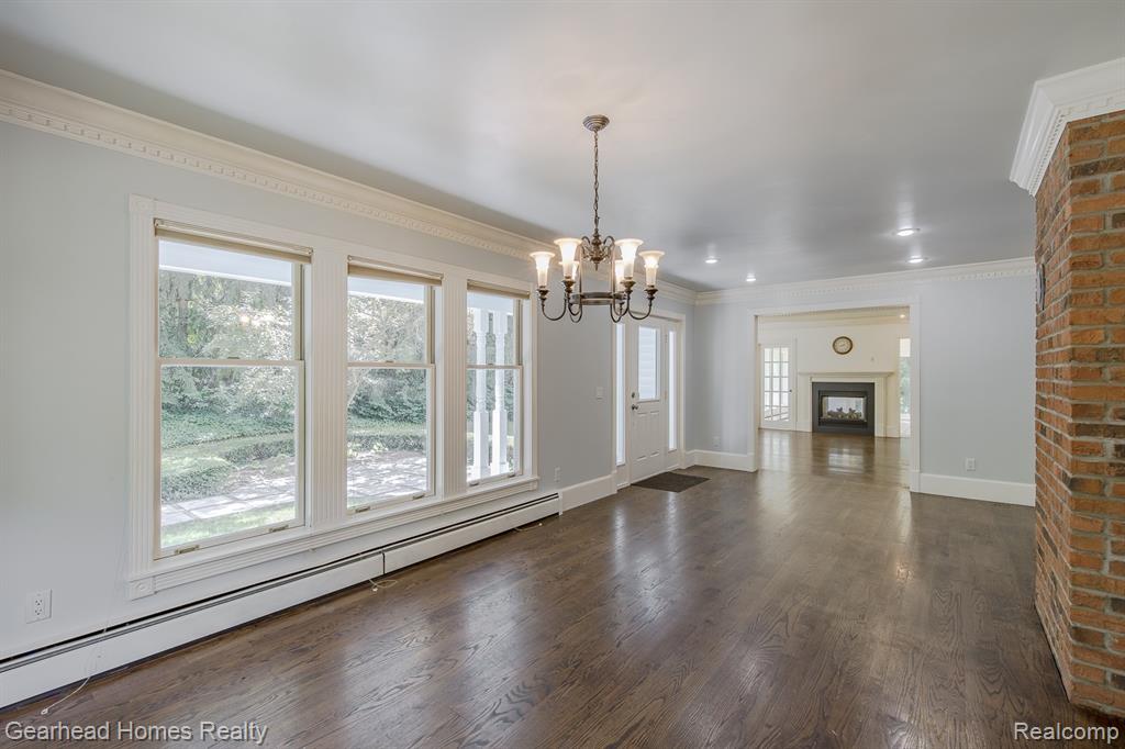 6296 Elizabeth Lake Road, Waterford, MI 48327 — Photo 24
