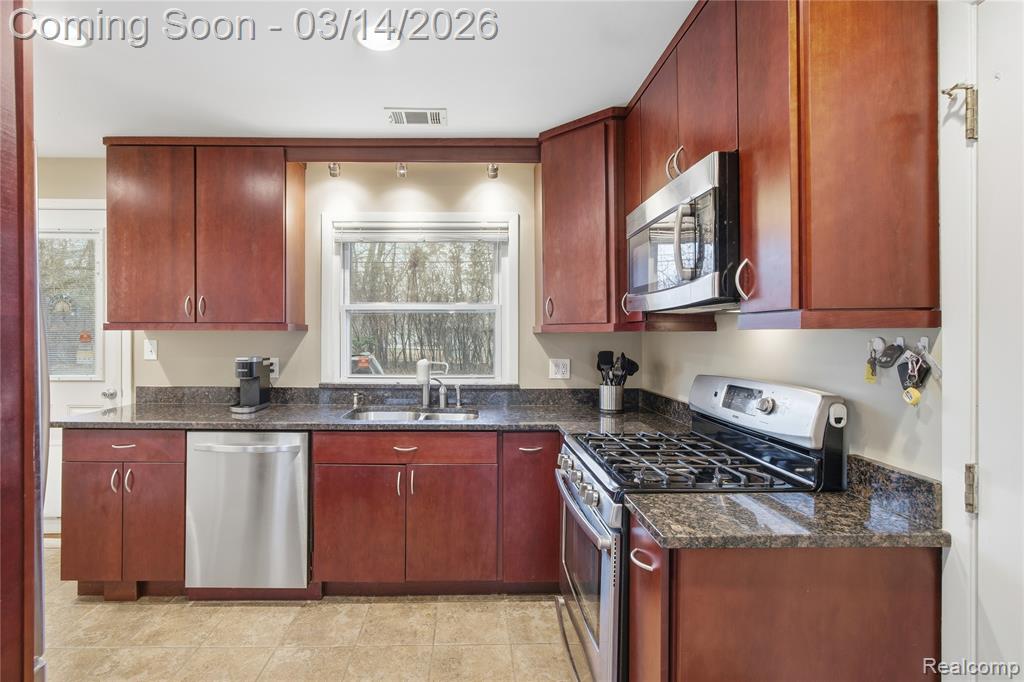 16145 Madoline Street, Beverly Hills, MI 48025 — Photo 6