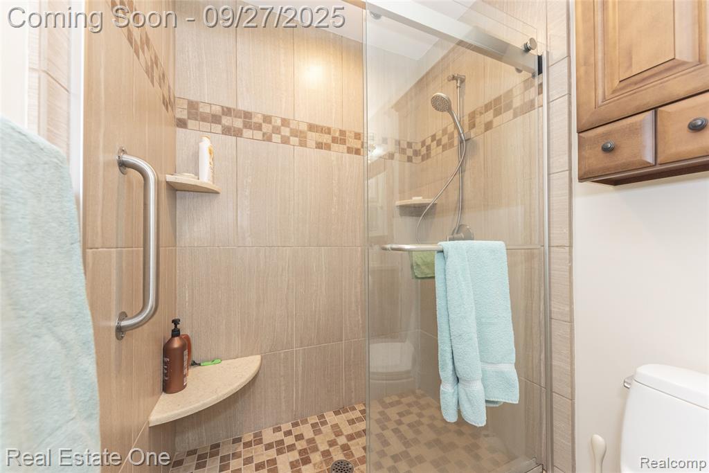 704 Grand Court, South Lyon, MI 48178 — Photo 16