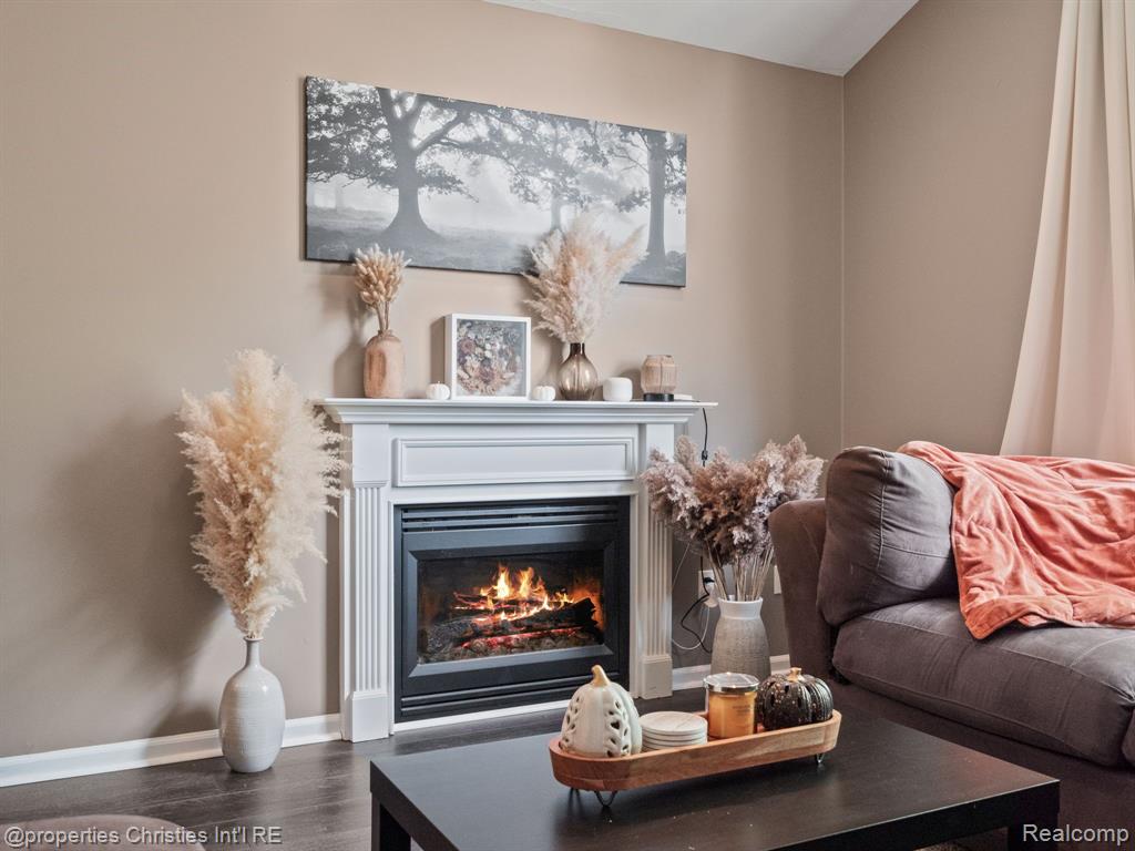 8201 CHESAPEAKE Circle, Walled Lake, MI 48390 — Photo 6